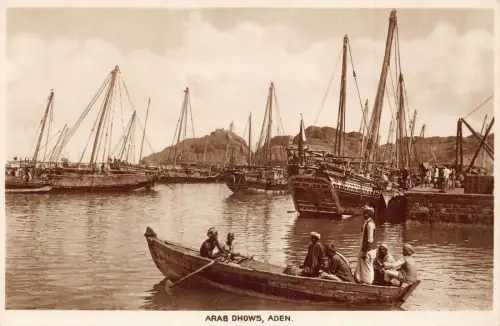 A832 Jemen Arab Dhows Aden Boats RPPC Vintage Postkarte