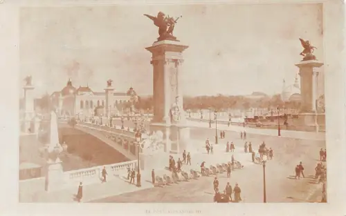 L125 Frankreich Paris Le Pont Alexandre III Brücke Statuen Stühle Vintage Postkarte