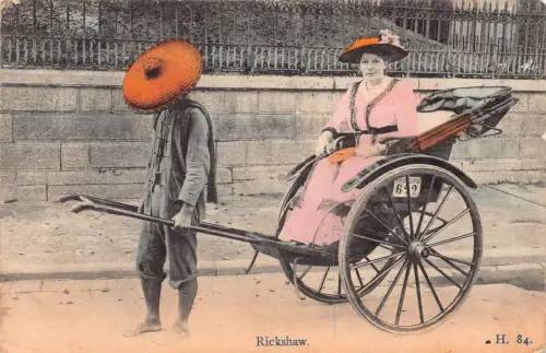 B556 Ethnische indianische japanische Rikscha Mann kümmert sich um ausländische Frau Postkarte
