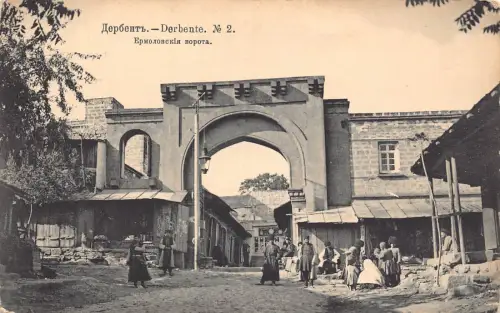 B110 Russland Derbente Ermolovskiya Worota Gate Native Men Ethno Postkarte