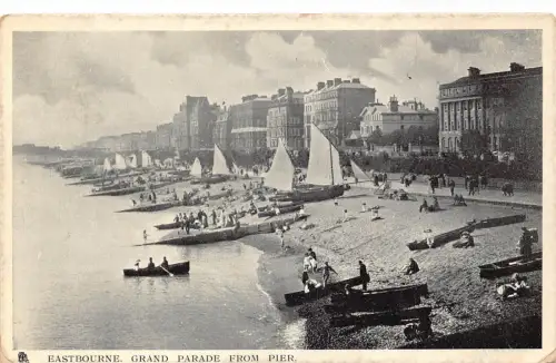 B126 England 1913 Große Parade von Pier Eastbourne Boats Vintage Postkarte