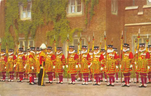B127 England St James Palace London Yeomen of the Guard Vintage Postkarte
