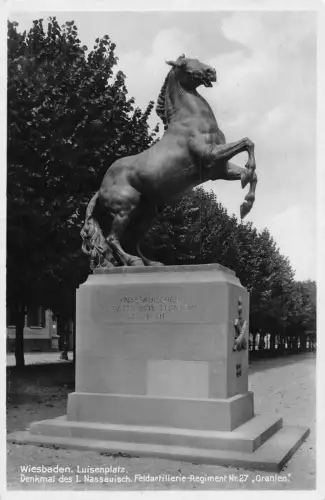 L215 Deutschland 1937 Wiesbaden Luisenplatz Denkmal Pferd Vintage Postkarte