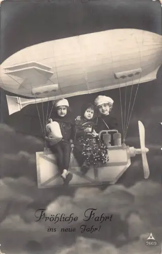 L400 Neujahrsgrüße 1912 Kinder Zeppelin Fotomontage Postkarte