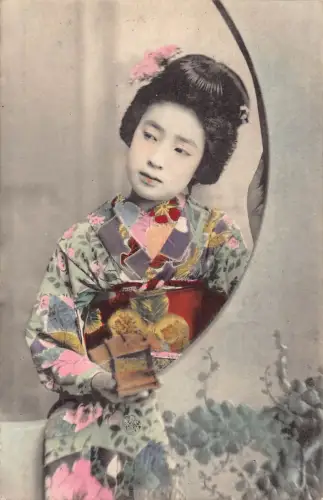 B584 Japan Geisha im Blumen Kimono Spiegel Ethnische Kultur Postkarte