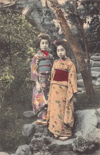 B584 Japan Geisha Mädchen in Wald Felsen Natur Ethnische Kultur Postkarte