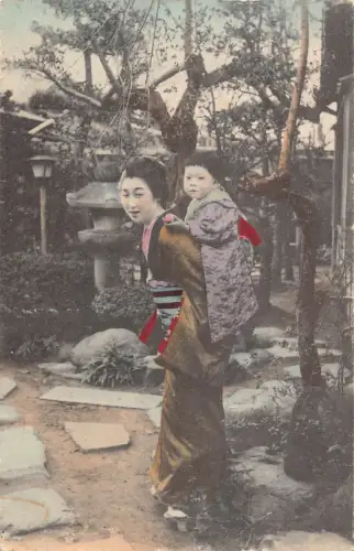 B584 Japan Geisha fürsorglich Baby Junge auf dem Rücken Ethnische Kultur Postkarte