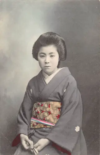 B585 Japan Geisha Mädchen im Bluemarin Kimono Ethnische Kultur Vintage Postkarte