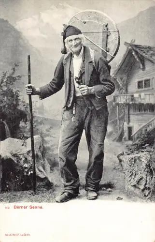 Schweiz alter Mann pflegt Holz auf Rückseite Ethno Vintage Postkarte