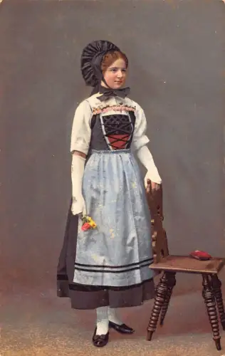 Schweiz Mädchen in Tracht Volkstyp Es Zuerihegeli Postkarte