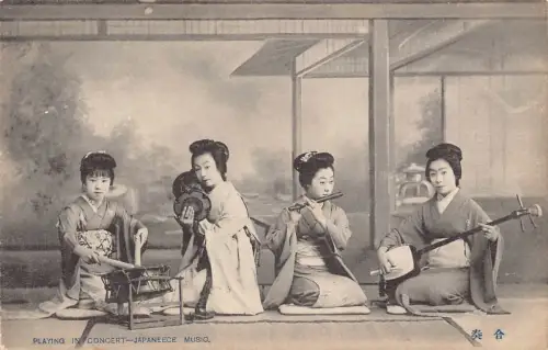 B586 Japan Geisha Mädchen spielen im Konzert Musik Flöte Shamisen Tsuzumi Postkarte