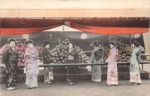 B586 Japan 1914 Geisha Mädchen auf dem Blumenmarkt ethnische Kultur Vintage Postkarte