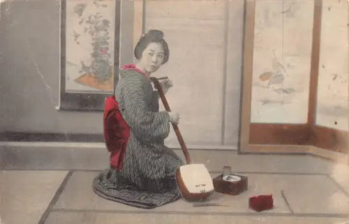 B586 Japan Geisha Mädchen spielt Shamisen Musikinstrument Postkarte