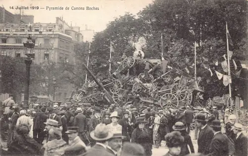 B001 Frankreich Paris Pyramide der Eroberungskanonen 1. Weltkrieg Siegesfeier Postkarte