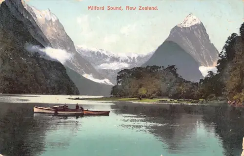 B597 Neuseeland Milford Sound Boats Vintage Postkarte