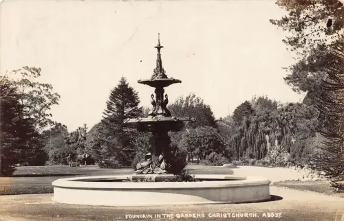 B597 Neuseeland Brunnen in den Gärten Christchurch RPPC Vintage Postkarte