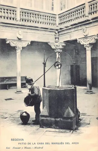 A869 Spanien Segovia Patio de Casa de Marques de Arco Boy Well Vintage Postkarte