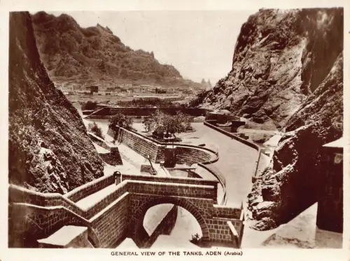 B617 Jemen Aden Gesamtansicht der Panzer RPPC Vintage Postkarte