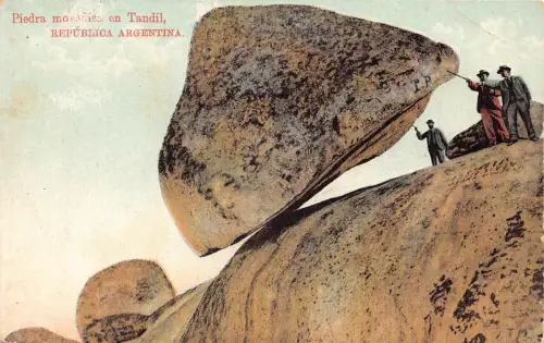 A879 Argentinien Piedra Movatiza en Tandil Rock Männer spielen Zauberer Postkarte