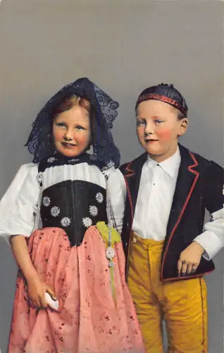 A881 Schweiz Berner Bueb und Meitschi Kinder Trachten Postkarte