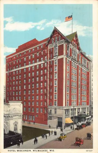A059 US Wisconsin 1933 Hotel Wisconsin Milwaukee Autos Vintage Postkarte