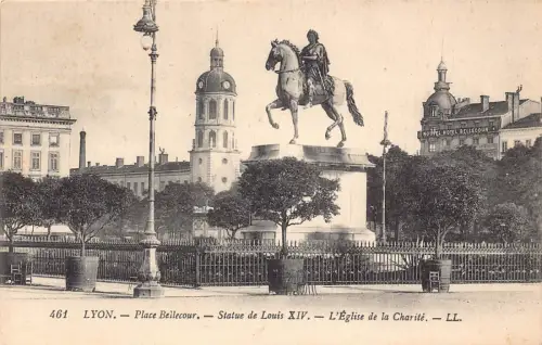 C015 Frankreich, Lyon Place Bellecour Statue de Louis XIV Vintage Postkarte