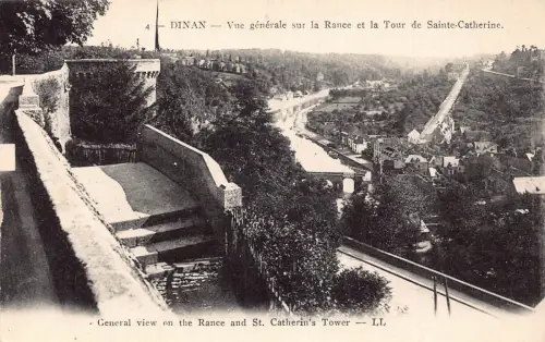 C016 Frankreich, Dinan, Gesamtansicht auf die Rance und St.Catherin's Tower Postkarte
