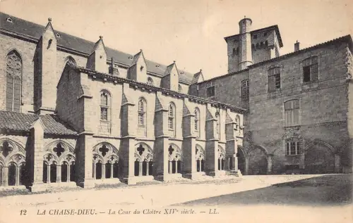 C016 Frankreich, La Chaise Dieu La Cour du Cloitre Vintage Postkarte