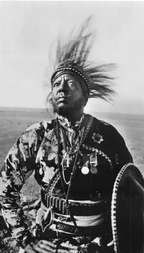 B636 Äthiopien Native Chief Ethnic Capo Abissino in grande tenuta RPPC Postkarte