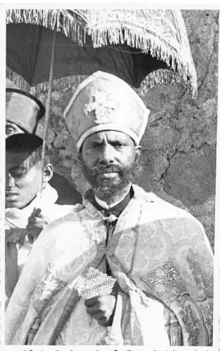 B636 Äthiopischer Ureinwohnerpriester unter Regenschirm ethnische RPPC Postkarte