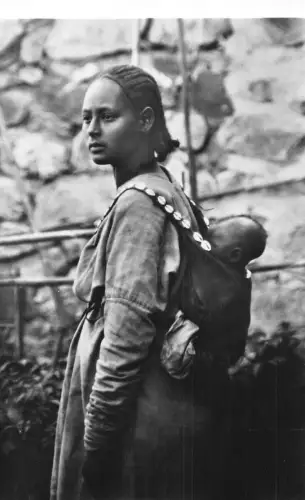 B636 Äthiopien Ureinwohner Mutter Baby Donna abissina con bambino Ethno RPPC Postkarte