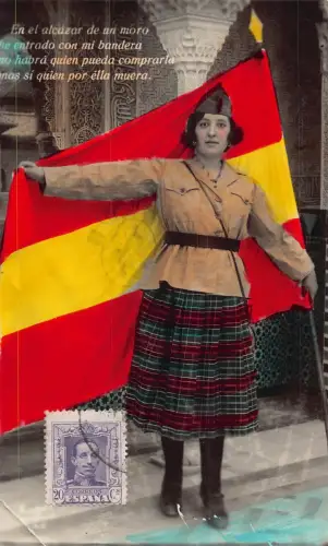 Spanien Frau in Militäruniform mit Flagge Fotomontage Postkarte