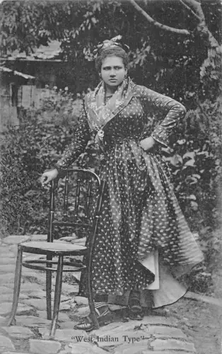 A897 Dominica Westindianer Typ Einheimische Frau traditionelle Kleidung ethnische Postkarte