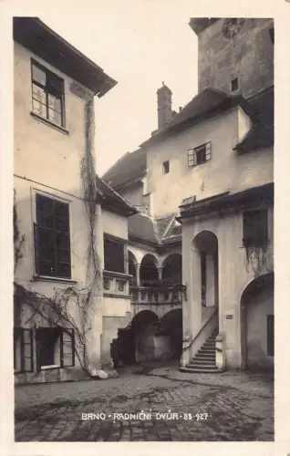 B166 Tschechien 1929 Brno Radnicni Dvur RPPC Vintage Postkarte