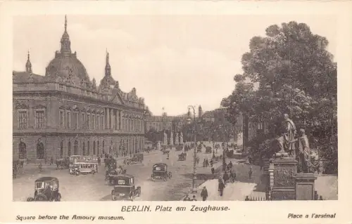 Deutschland Berlin Platz vor dem Amoury Museum Autos Oldtimer Postkarte