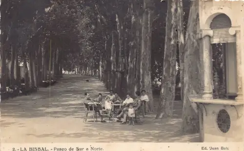 L177 Spanien La Bisbal Paseo de Sur a Norte Jungen Kind am Tisch Vintage Postkarte