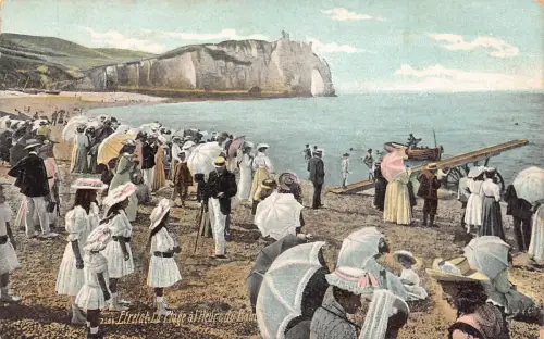 A913 Frankreich Etretat la Plage a Heure du Bain Strand Vintage Postkarte