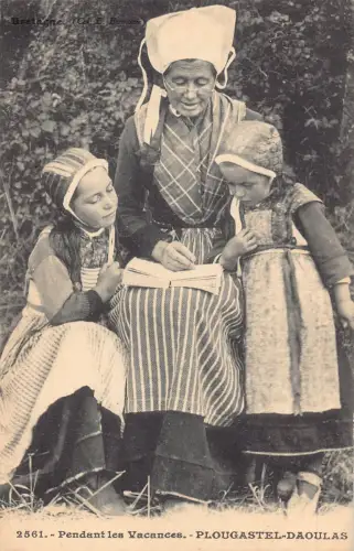 A914 Frankreich Anhänger les Vacances Plougastel Daoulas Großmutter Mädchen Postkarte