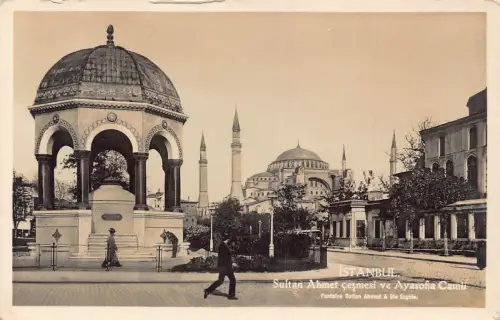 A915 Türkei Istanbul Sultan Ahmet Brunnen und Ste Sophie Moschee RPPC Postkarte