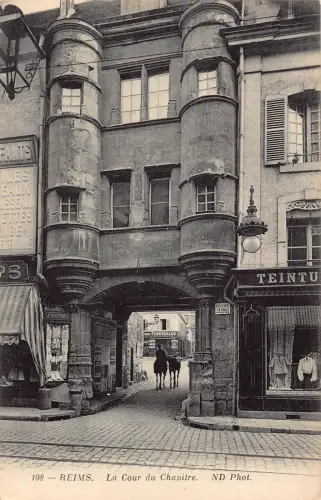 A914 Frankreich Reims Cour du Chapitre Vintage Postkarte