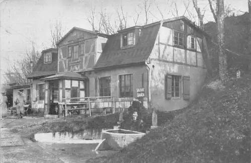 L345 Deutschland unbekanntes Haus mit Wasserbrunnen Vintage Postkarte