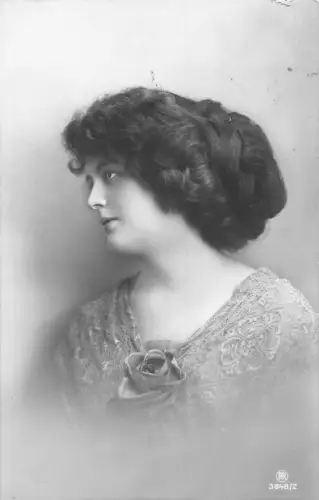 B191 Portrait 1913 Woman Looking Away Rose Dutt Hair RPPC Vintage Postkarte