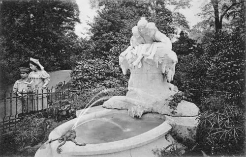 B198 Deutschland Düsseldorf Blondatbrunnen Brunnen Vintage Postkarte