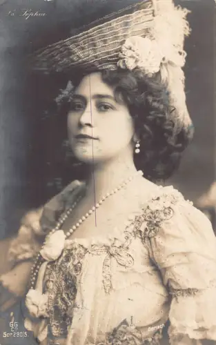 B194 Glamour 1906 La Sophia Elegant Beauty Jewelry RPPC Postkarte