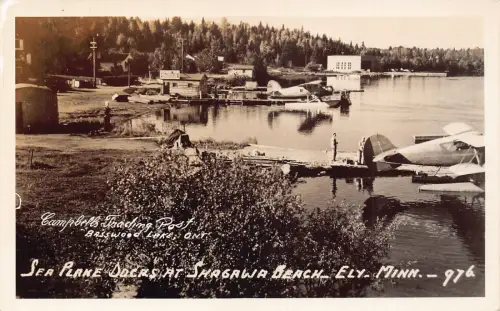 B186 US Sea Plane Docks at Shrgawa Beach Fly Minnesota Airplane RPPC Postkarte