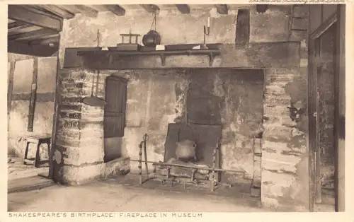 A921 England Shakespeares Geburtshaus Kamin im Museum Vintage Postkarte