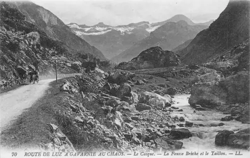 C023 Frankreich, Route de Luz a Gavarnie au Chaos Le Casque Vintage Postkarte