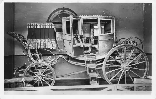 C024 Frankreich, Musee National de Malmaison Kutsche Vintage Postkarte
