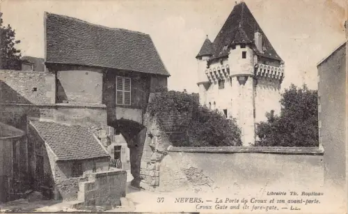 C024 Frankreich, Nevers Croux Gate und sein Vortor Vintage Postkarte
