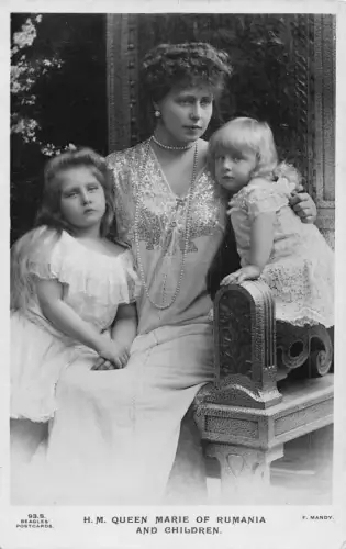 Rumänien Royalty Queen Mary with children RPPC Vintage Postkarte L546
